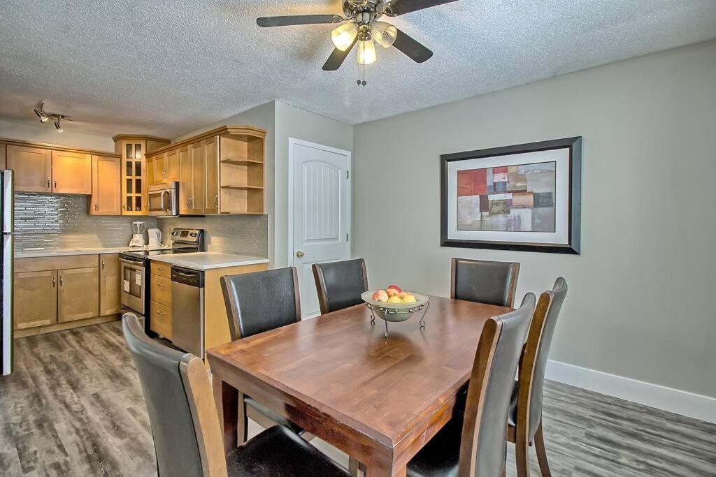 Holiday home Cozy Reno, Ac 5br 2bths Huntington Calgary