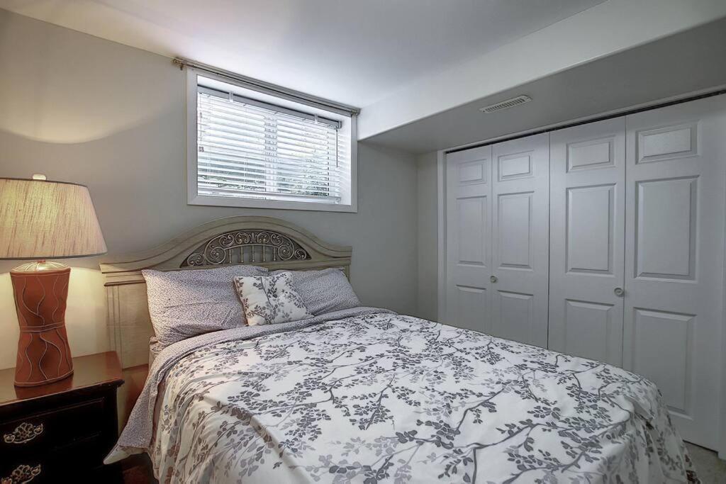 Cozy Reno, Ac 5br 2bths Huntington Holiday home Calgary